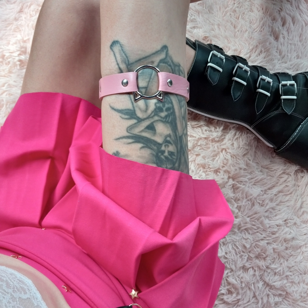 😵Pastel Goth kitty accent baby pink adjustable thigh garter! Nwot! - Picture 1 of 10
